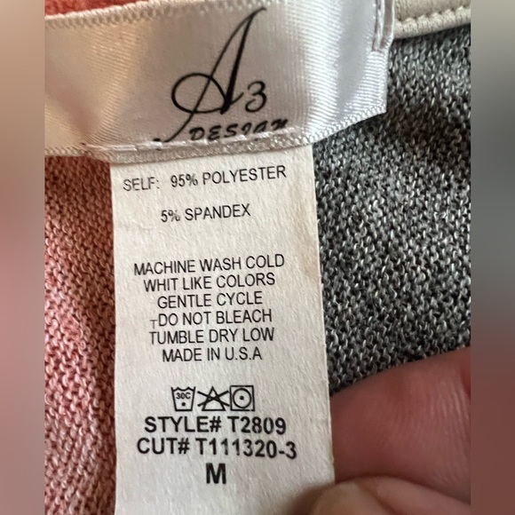 A3 Designs Cropped Sweater Medium - Picture 6 of 6